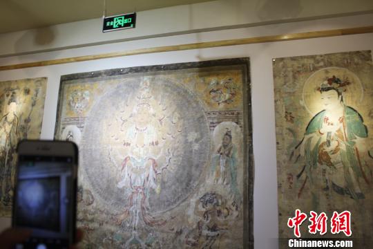 甘肅巧婦展示作品題材多取自敦煌莫高窟